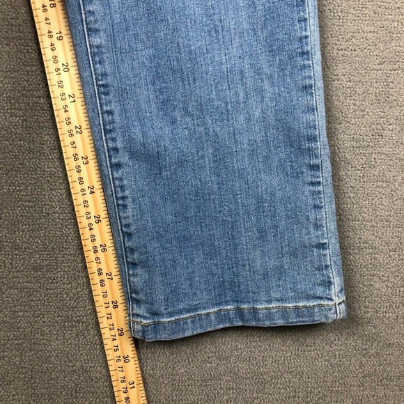 LL Bean Women’s Blue Denim Stretch Classic Fit Straight Leg jeans size 12R - Picture 8 of 8